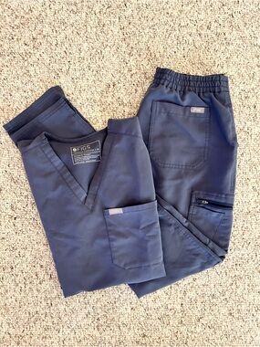 Figs Women's Scrub Top and Straight leg Pants XS Set